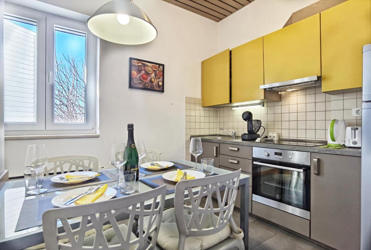 City Center Apartment Soldic Split Bagian luar foto